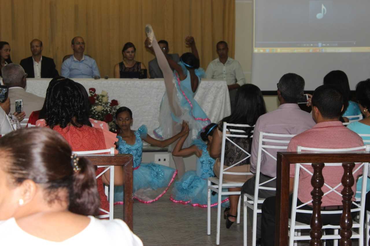 Diretores eleitos da Rede de Ensino tomam posse na Câmara de Vereadores